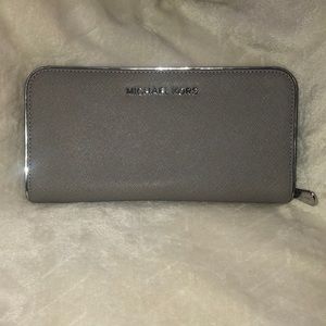 Micheal Kors grey leather wallet